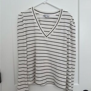 Evereve Cream and Black Ribbed V-Neck Top